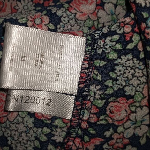 New York & Company M Mlticlrd Buttonup LslvsPockets Floral V-Neck Women's Shirt. - Picture 5 of 9